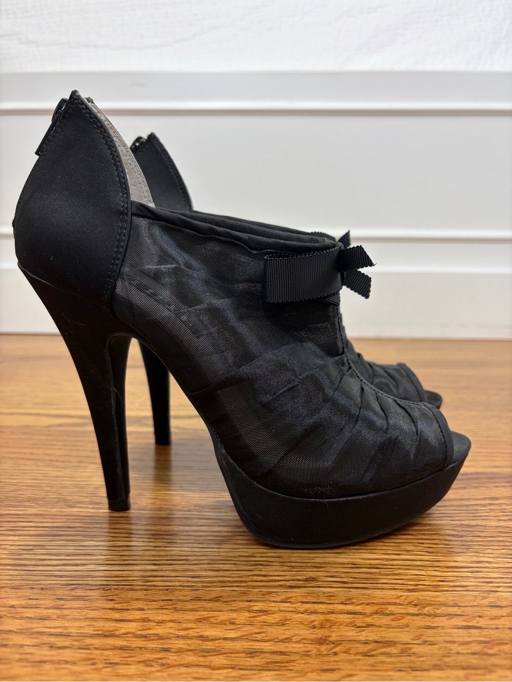Peep-Toe Platform Heels Black with Bow & Zipper (8)